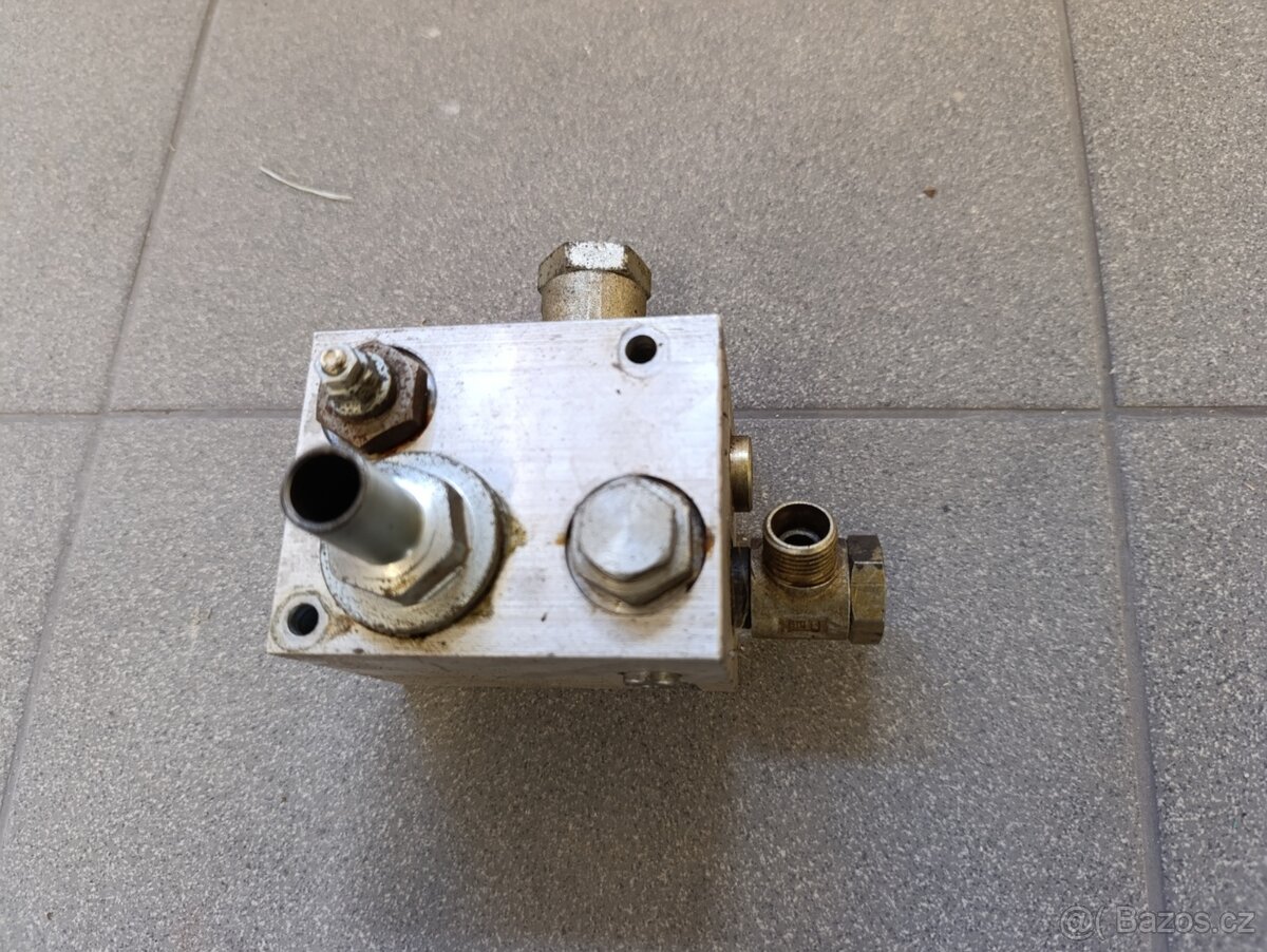 Hydraulicky regulator tlaku. - 2
