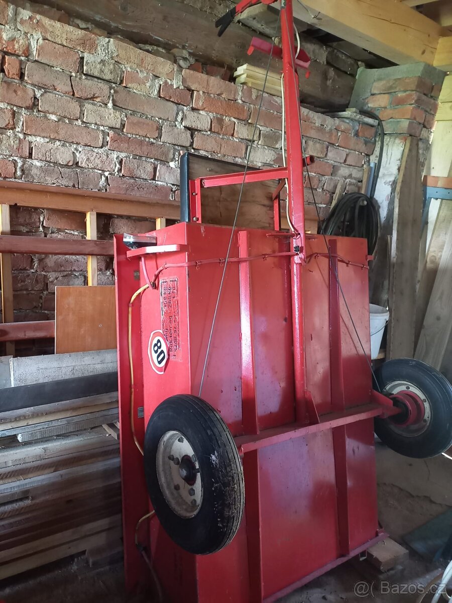 Zahradní traktor s vozíkem - 2
