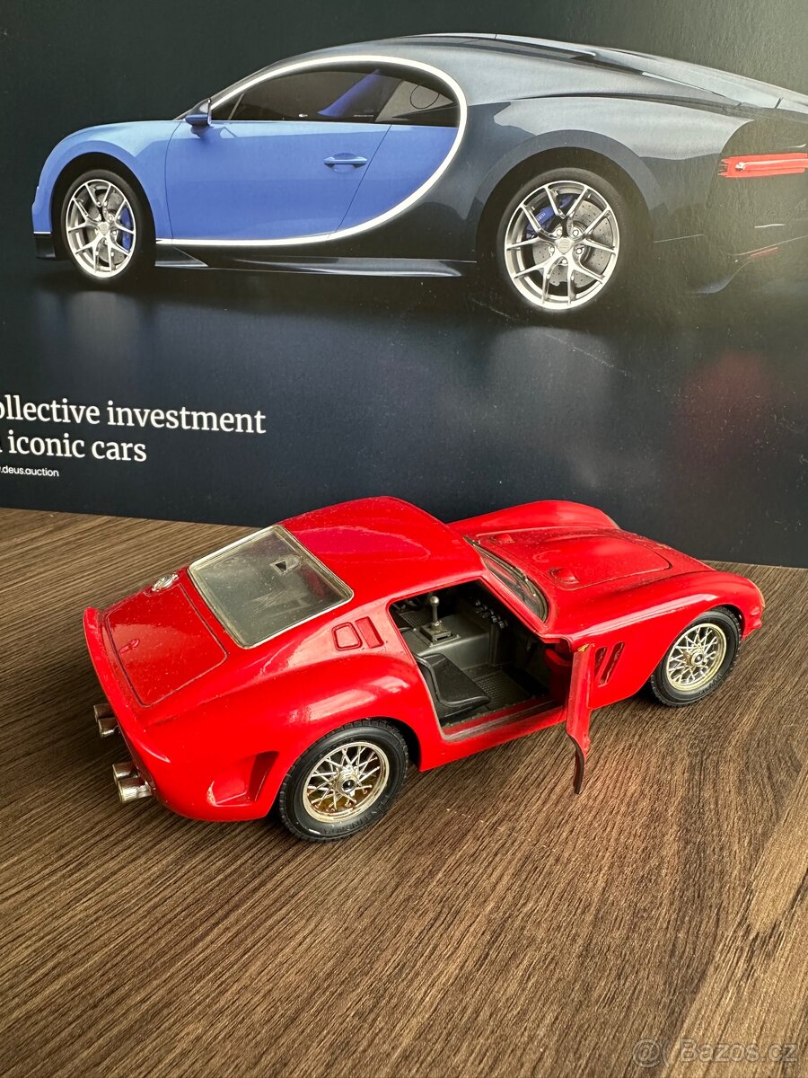 Ferrari 250 GTO (1962) Made in Italy model 1:24 Bburago - 2
