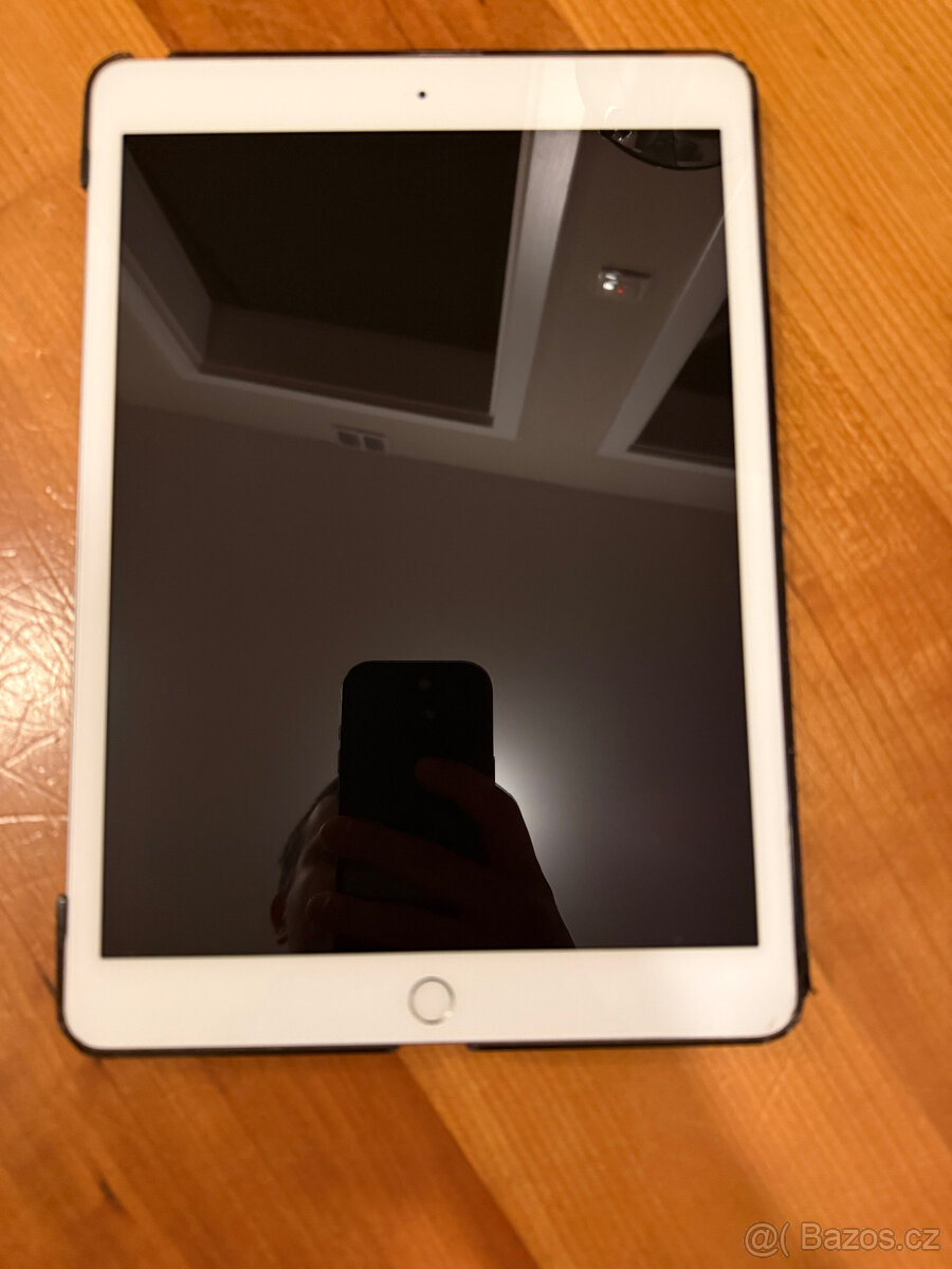 IPad 10,2" (7. generace, 2019), Retina displej,bez škrábanc - 2