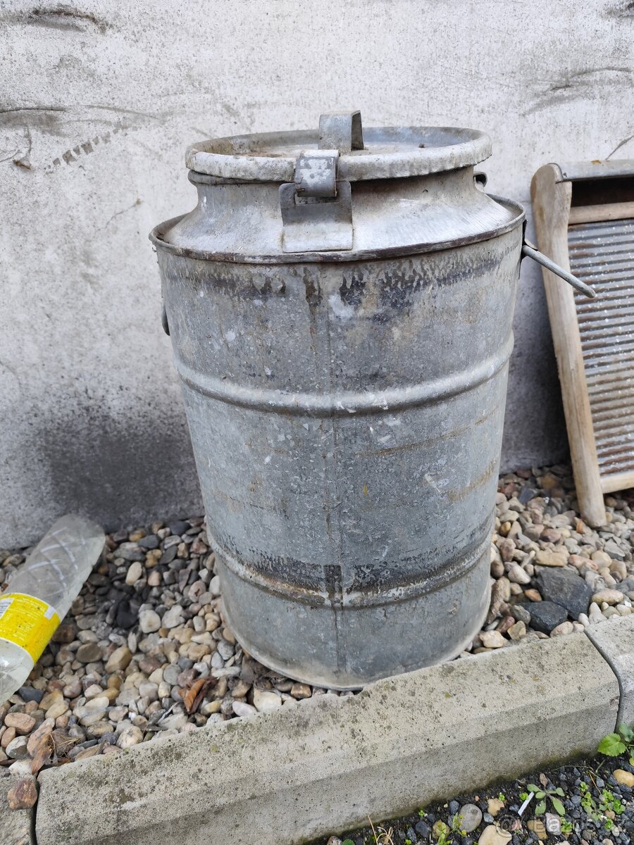 Stará konev na mléko - 2