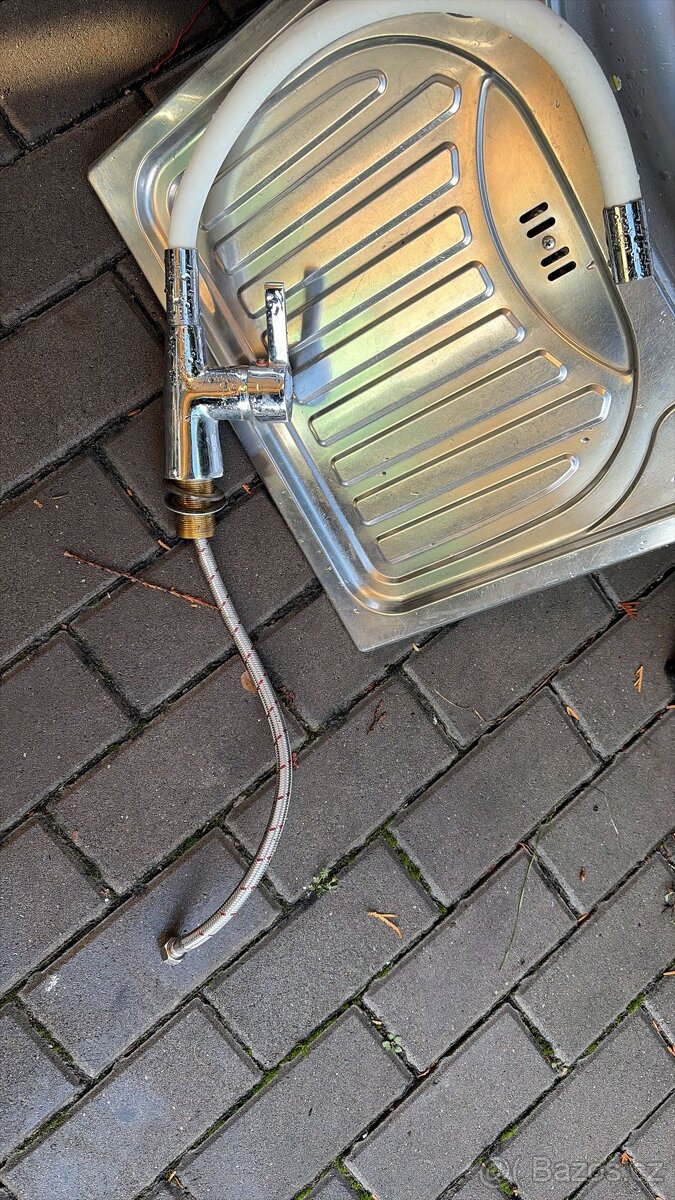 nerezový dřez s baterií - - 2