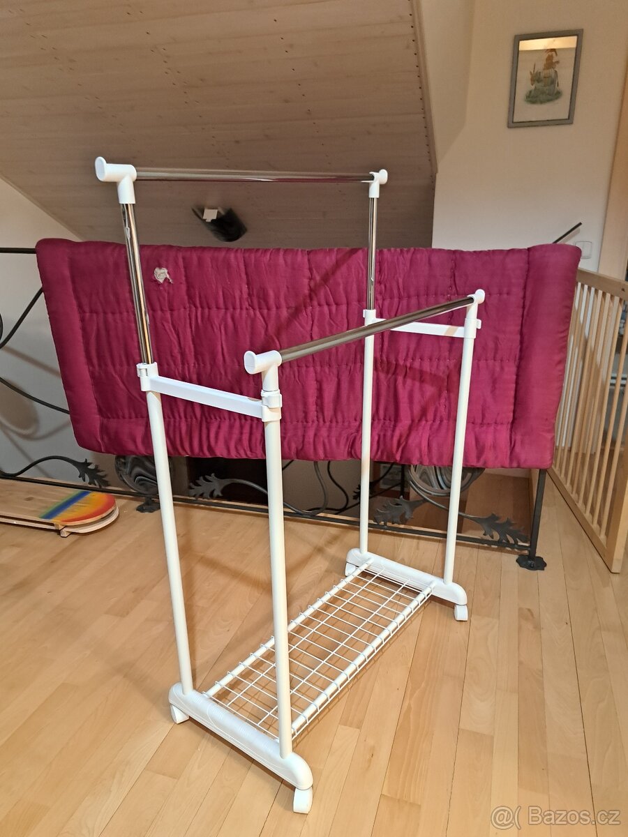 Věšák na oblečení - 2