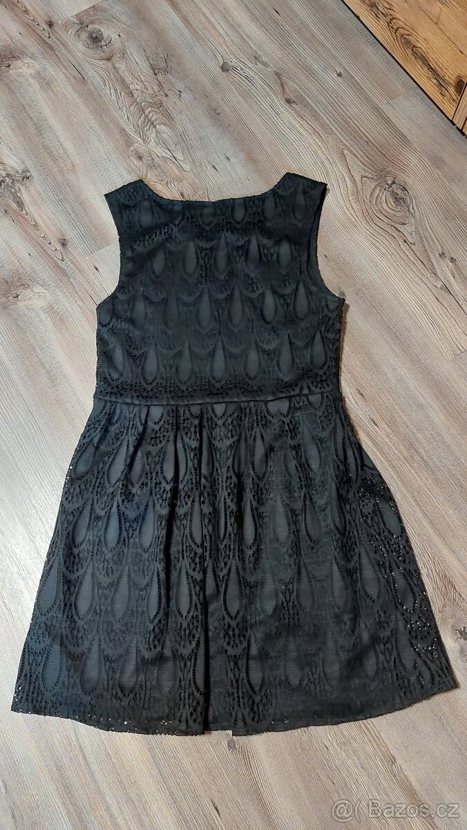Černé krajkové šaty - 2