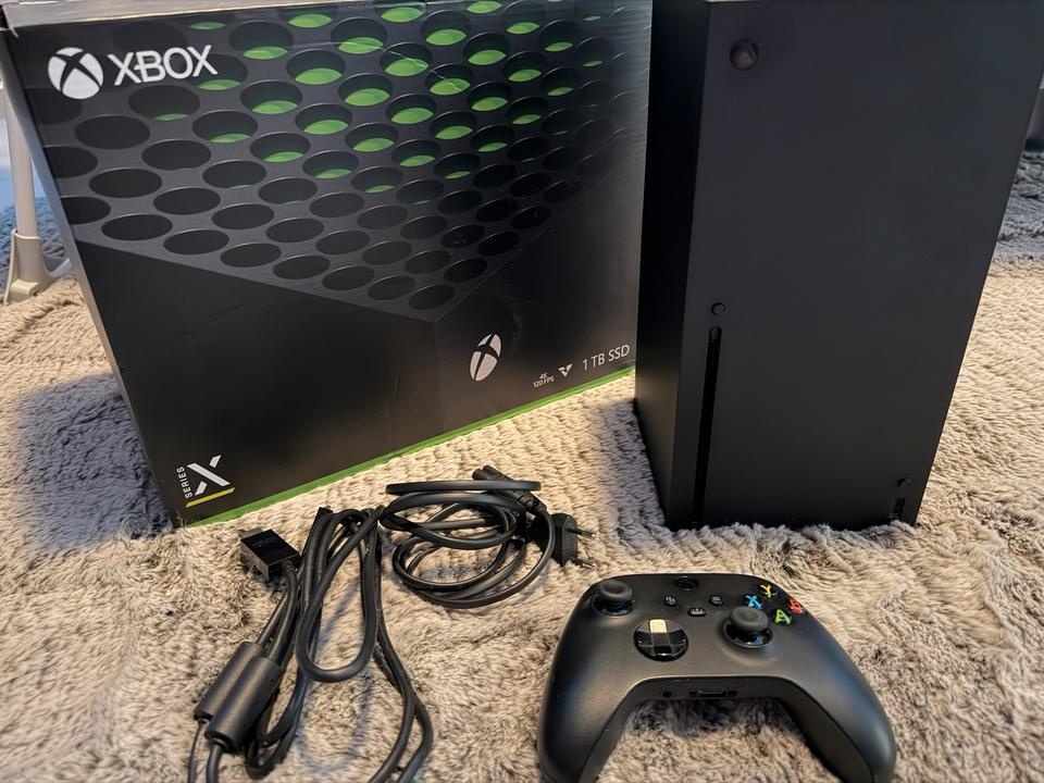XBOX Series X 1TB - jako nový - 2
