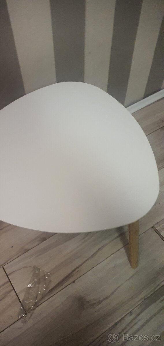 stolek ve skandinávském stylu - 2