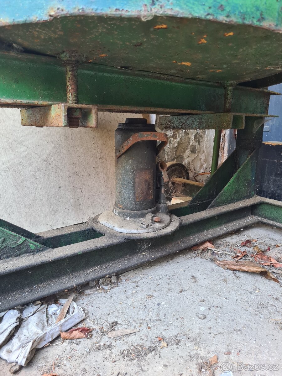 Velký hydraulický lis na víno a ovoce - 2