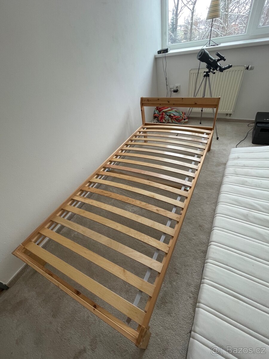Prodám postel včetně roštu - 2