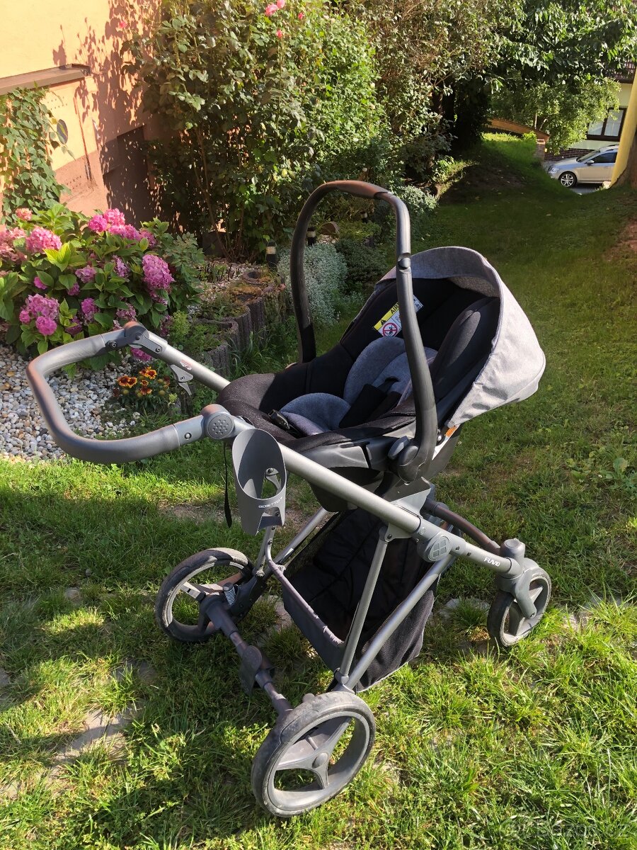 Dvojkombinace kočár a autosedačka - 2