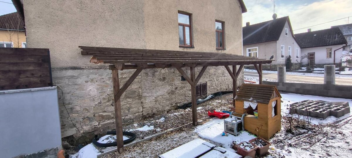 Dřevo z pergoly - 2