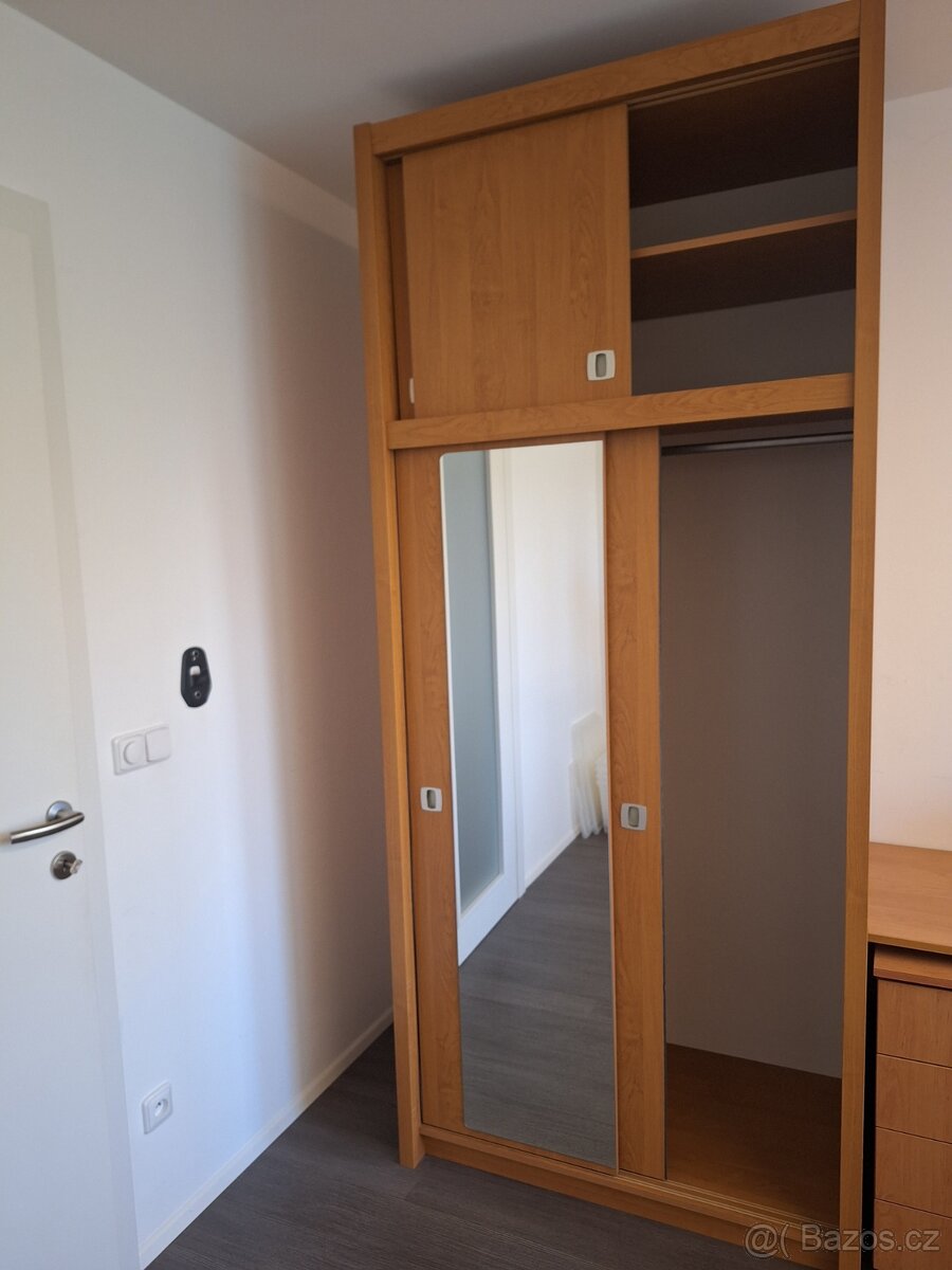 Šatní skříň - 2