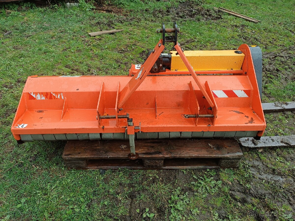 Prodám traktor s příslušenstvím - 2