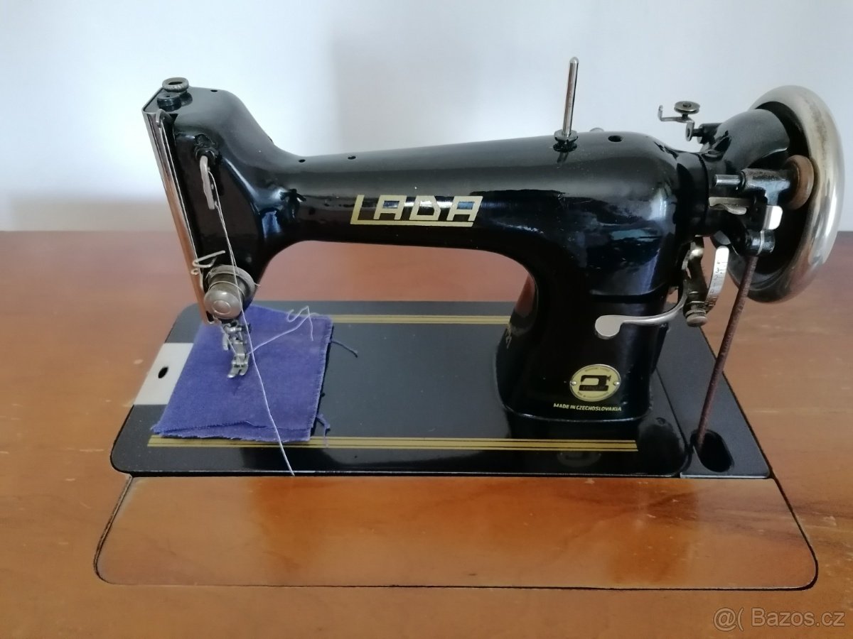 Starožitný šicí stroj LADA - 2