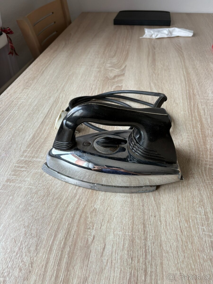 Žehlička ETA 203T - 2