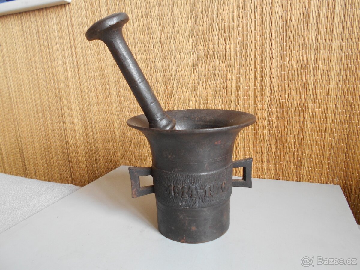 Starý hmoždíř železňák z roku 1916 - 2