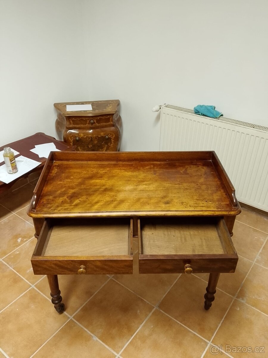 Elegantní starožitný stolek, masivní dřevo, oživený olejem - 2