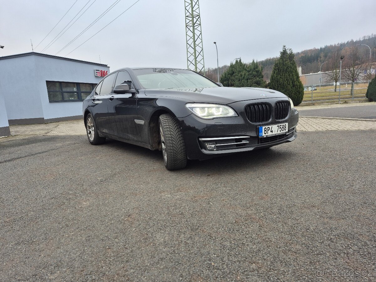 BMW f01 730d 190kw individual 2014/3 nájezd 169000km - 2