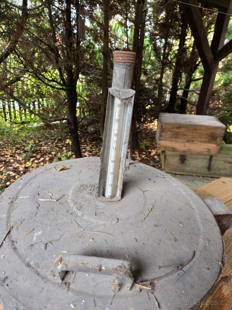 Starý zavařovací hrnec. - 2