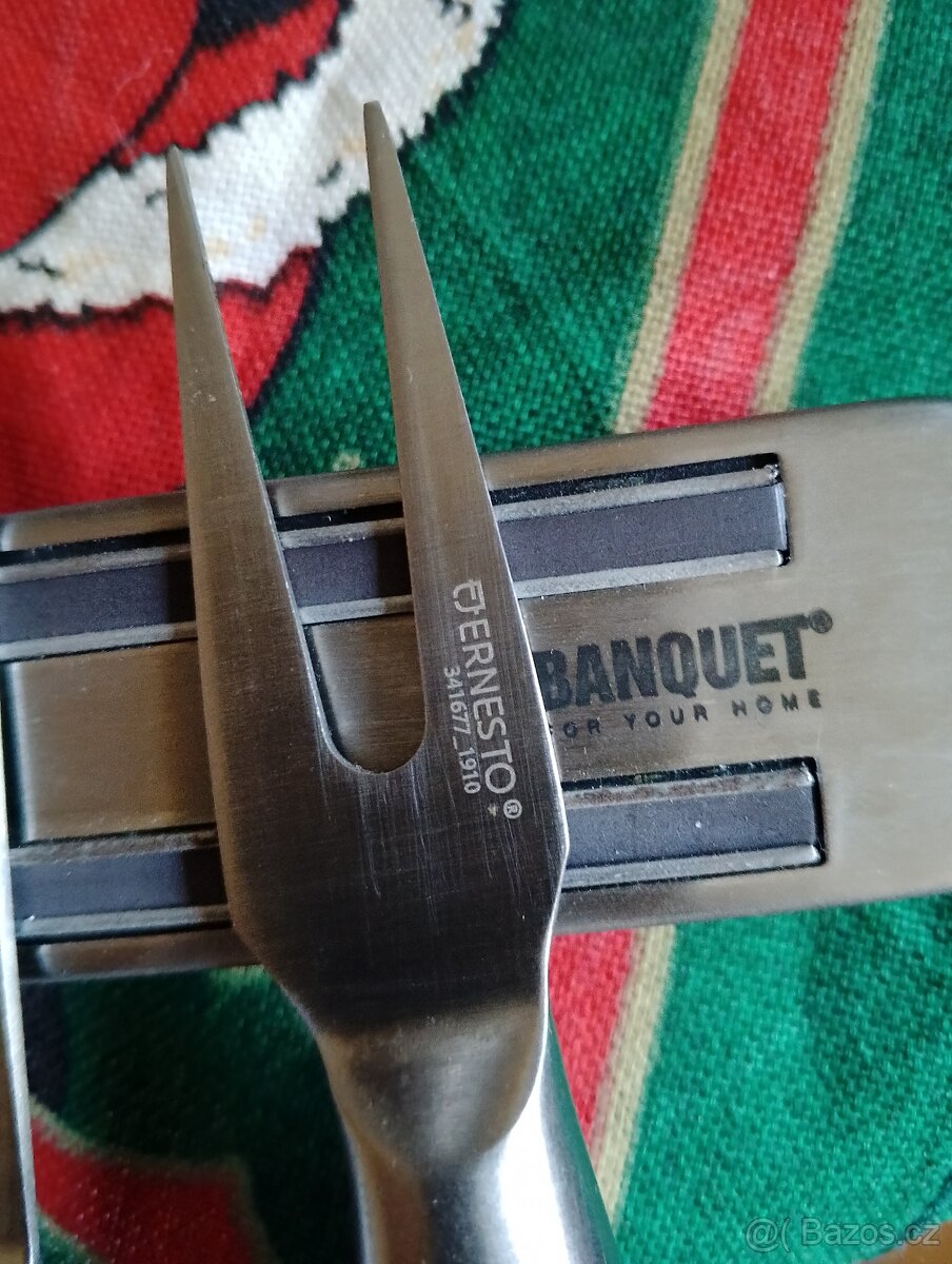 magnetická lišta z nožíky - 2