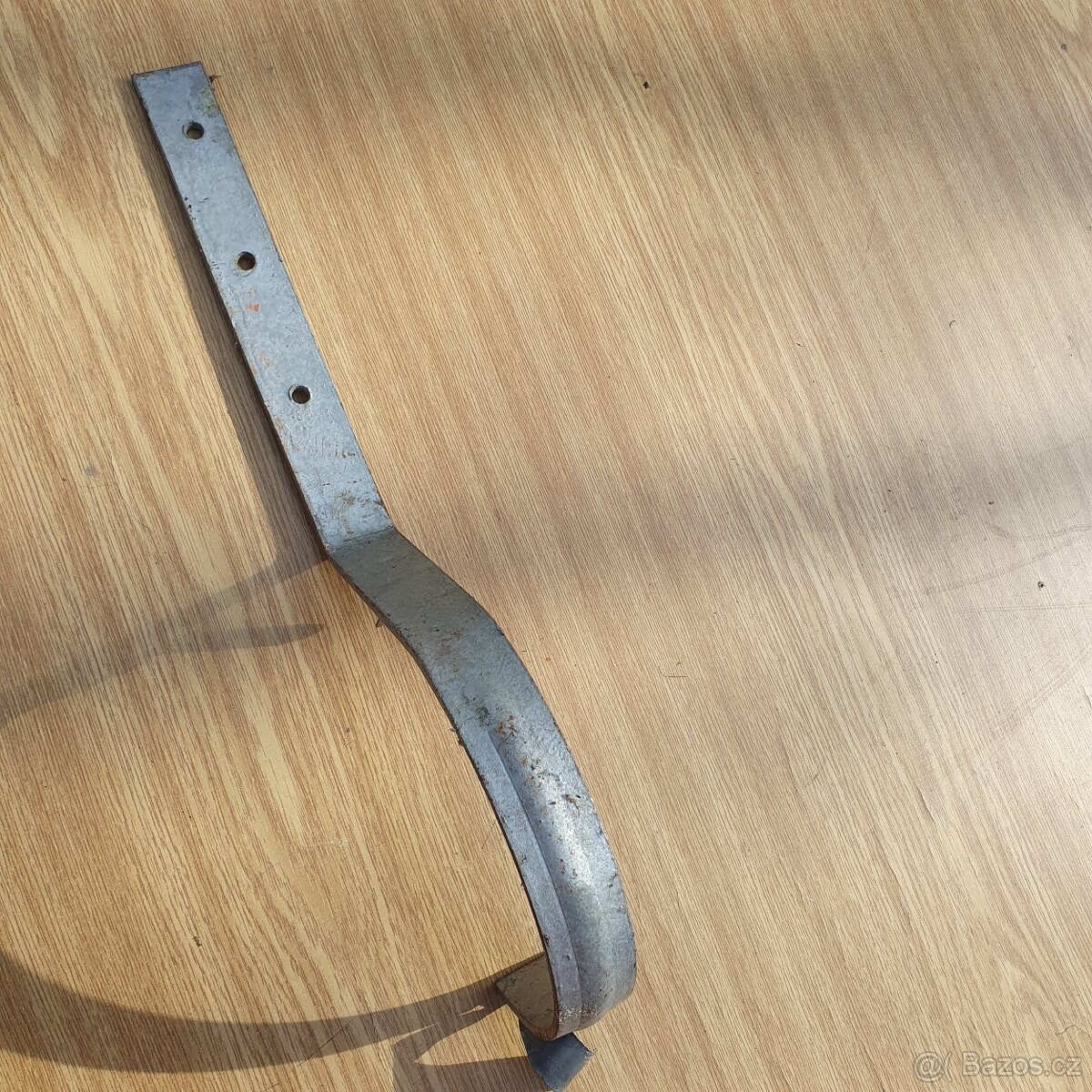 Prodám pozinkované žlabové okapové háky za 59,-Kč/kus - 2