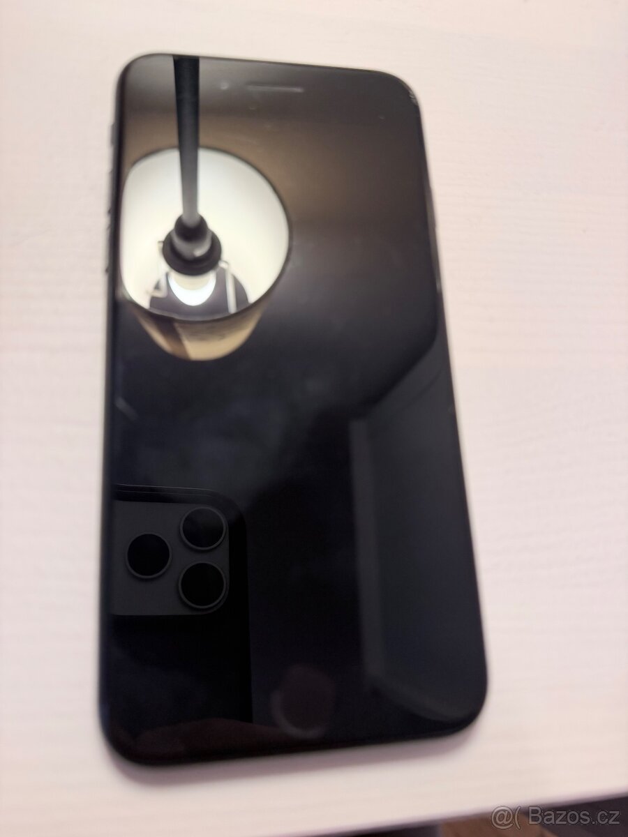 iPhone SE2020 černý 64gb - 2