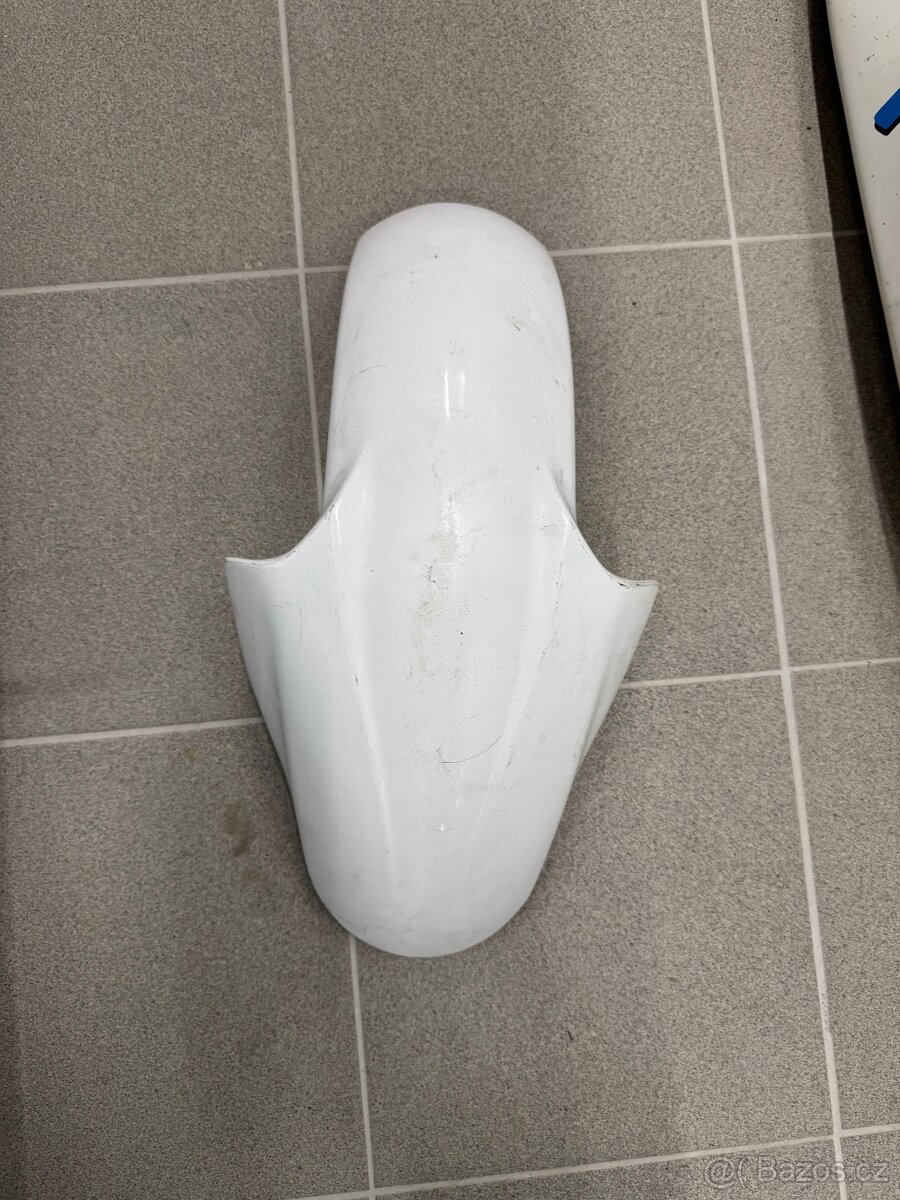 Laminátové kapoty r6 - 2