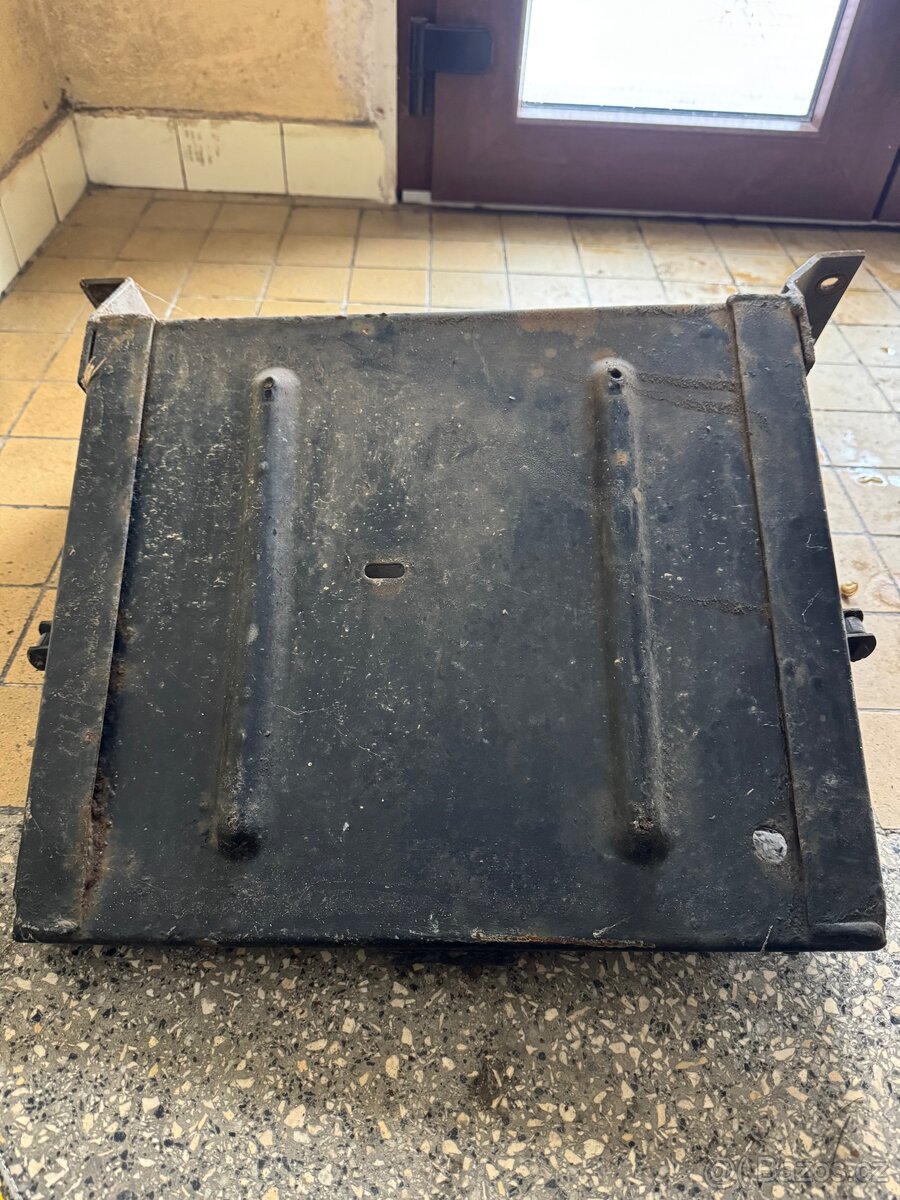 Držák baterii D90 - 2