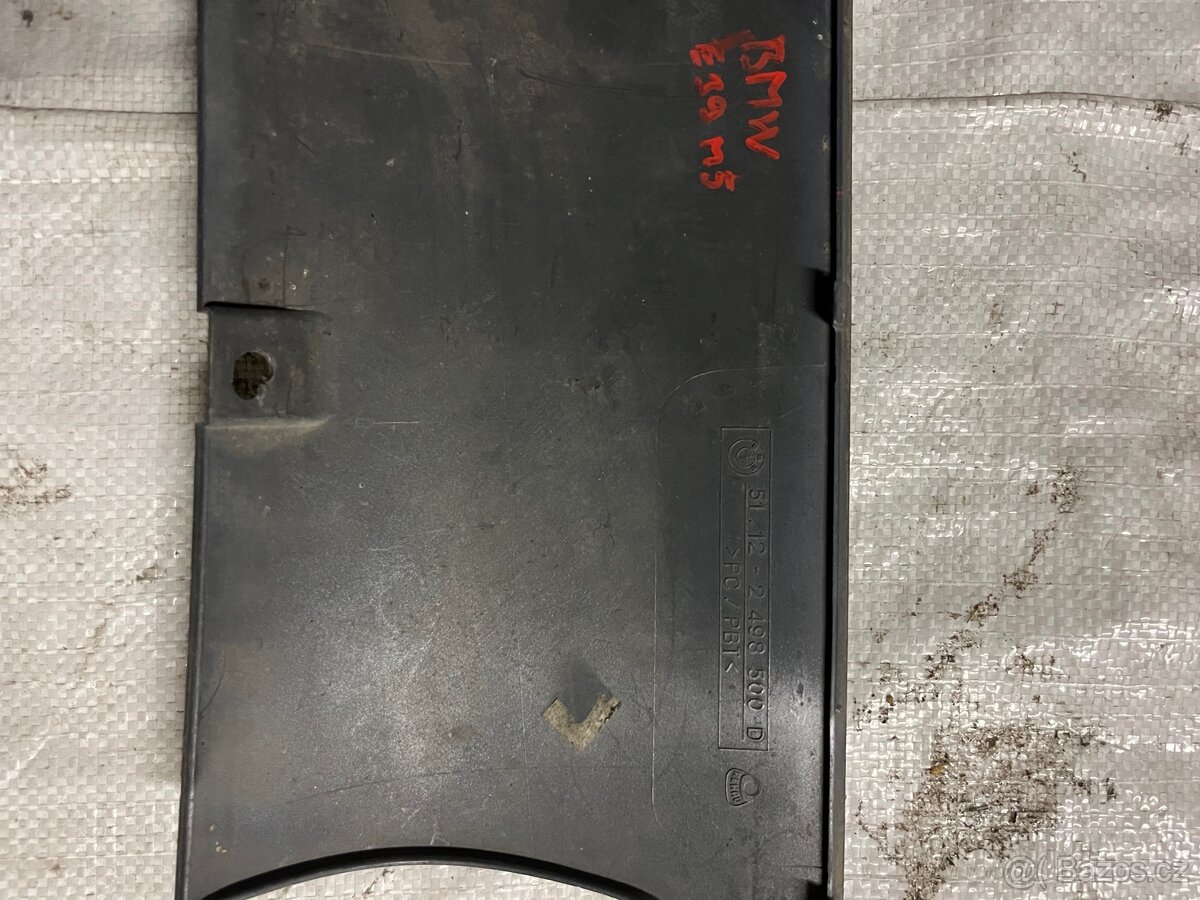 BMW e39 M5, originální zadní difuzor - 2