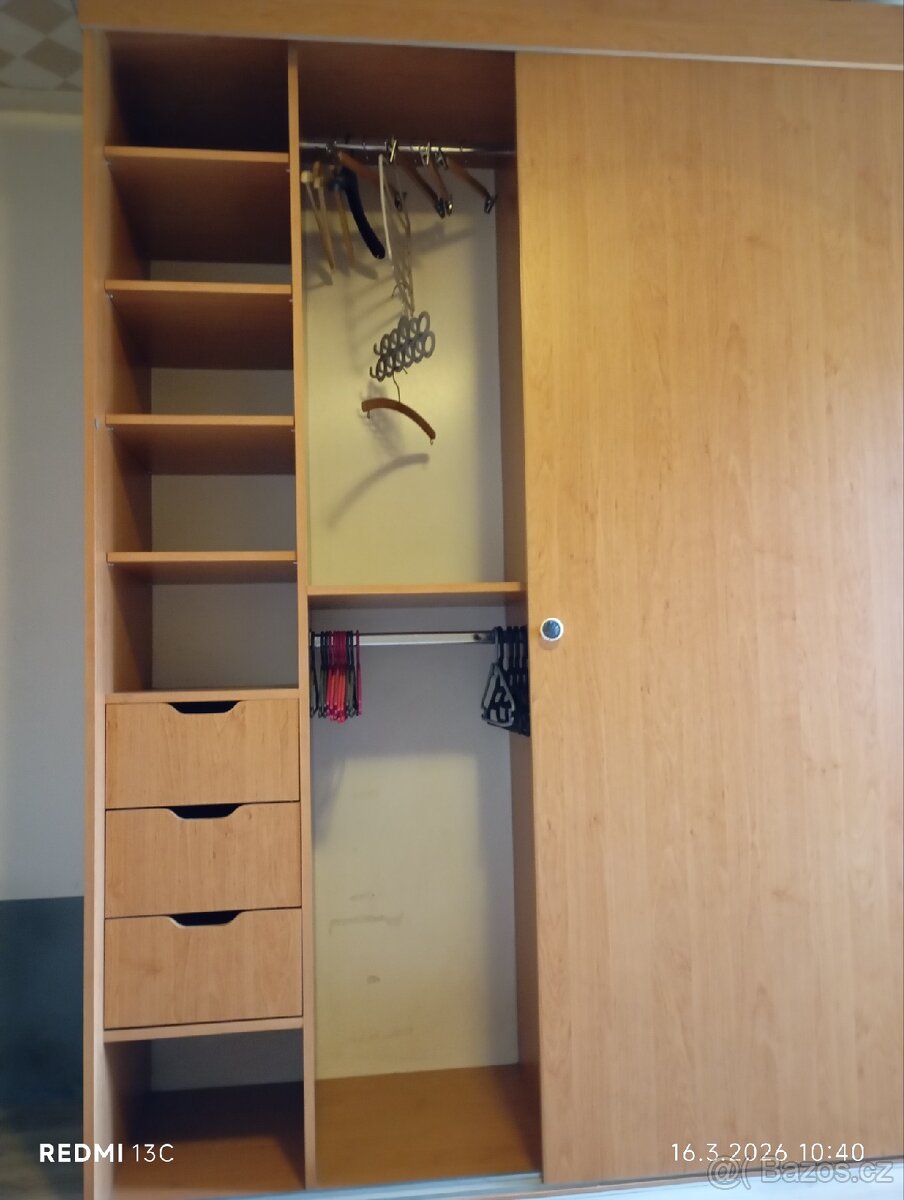 Velká šatní skříň - 2