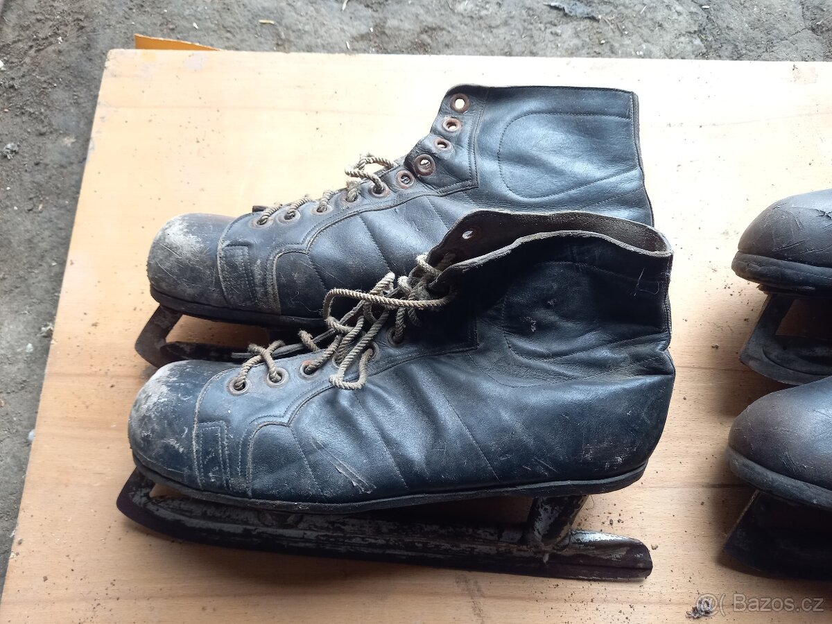 Starodávné kožené brusle - 2