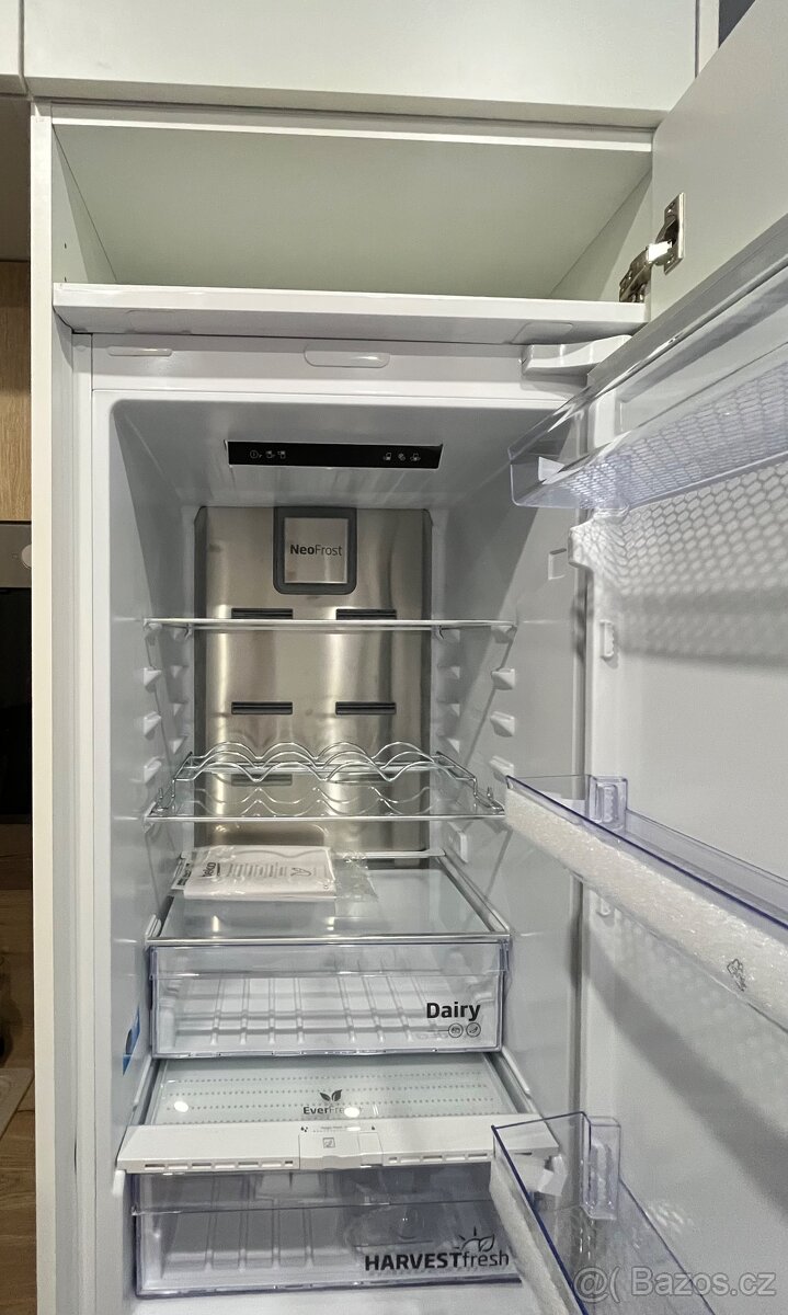 Vestavná lednice nová - 2
