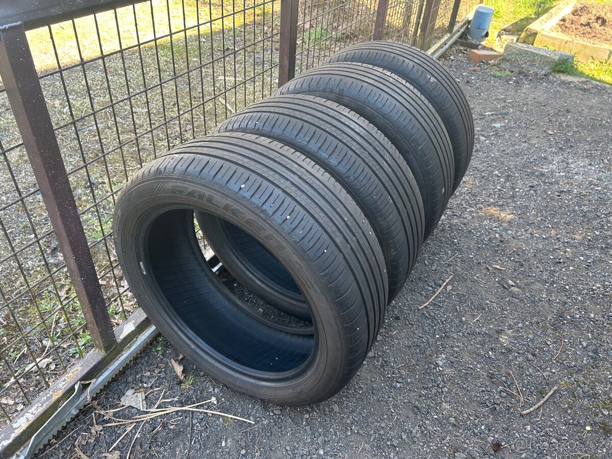 Pneu 215/50 R18 - 2
