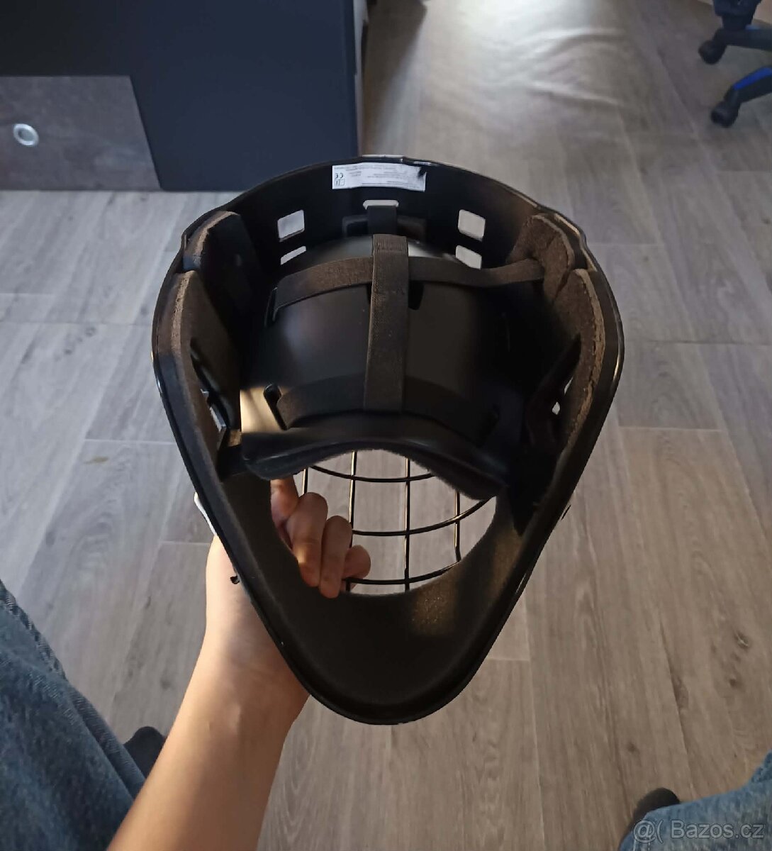 Brankářská helma - 2