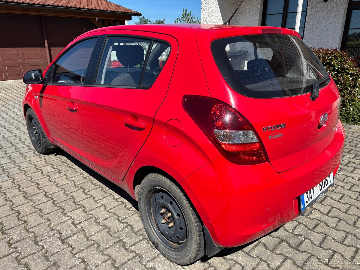 Hyundai i20, 1.3i, r. 2013, klima - 2