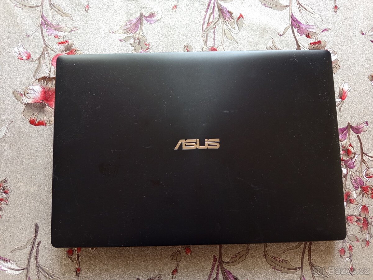 Asus x553s na náhradní díly. - 2