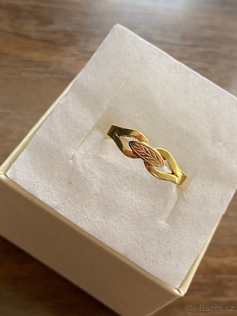 Zlatý dámský prstýnek - 2