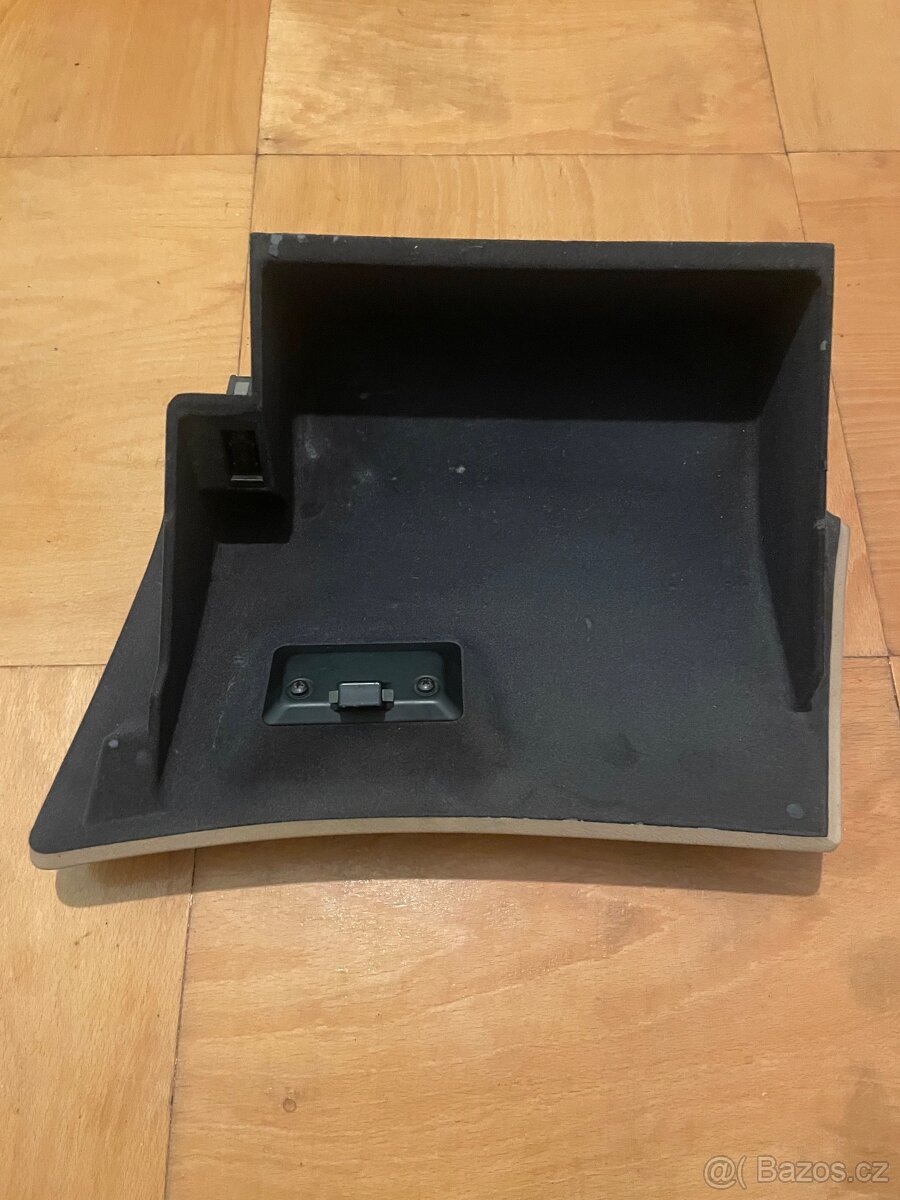 E39 přihrádka spolujezdce - 2