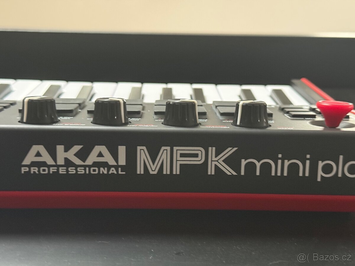Akai MPK Mini PLAY MK3 - 2