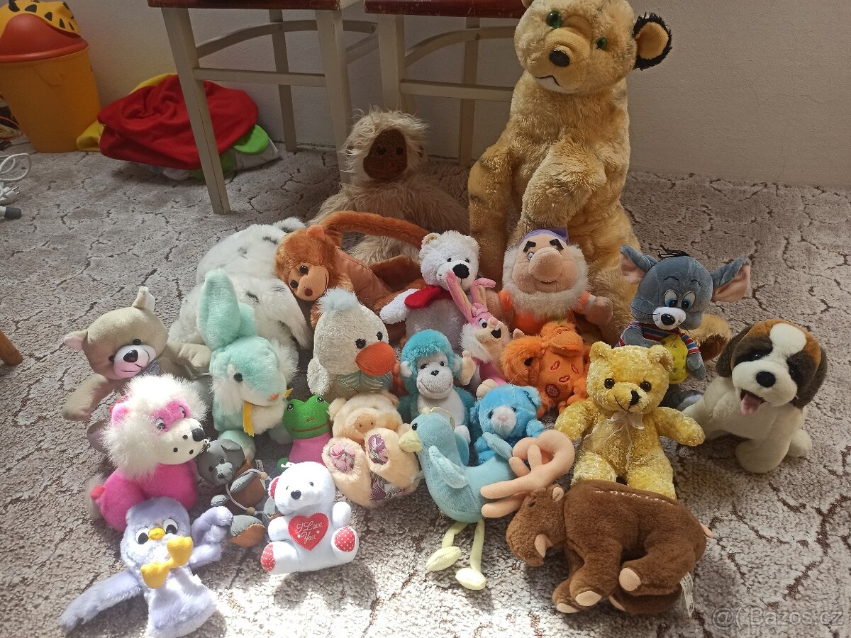 Mix plyšáků a panenek - 2