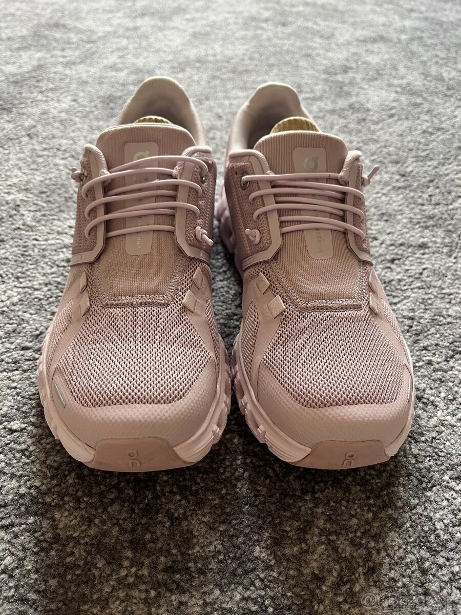 On Running, model Cloud 6, velikost 38,5 - 2