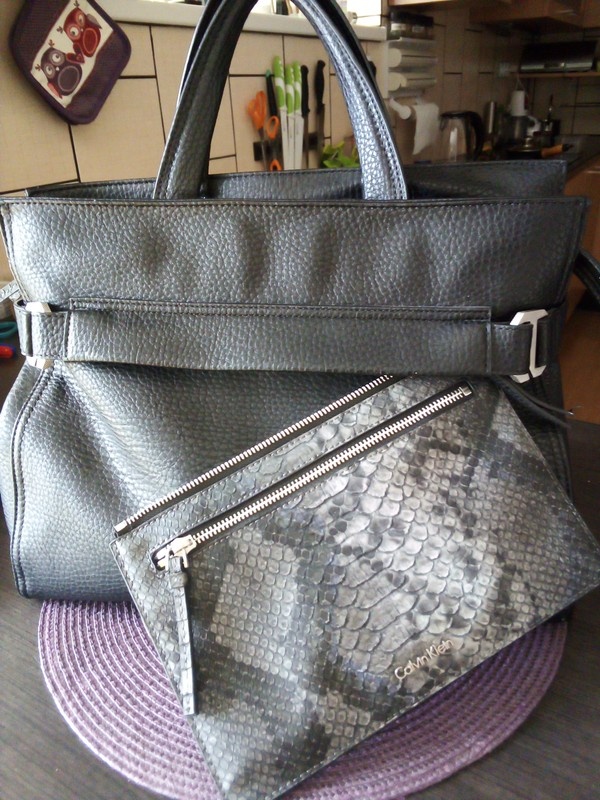 Černo šedá kožená kabelka Calvin Klein - 2