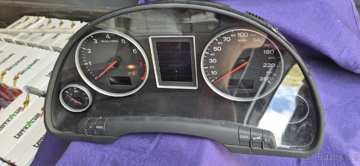 Audi a4b6,budíky 8E0920930S - 2