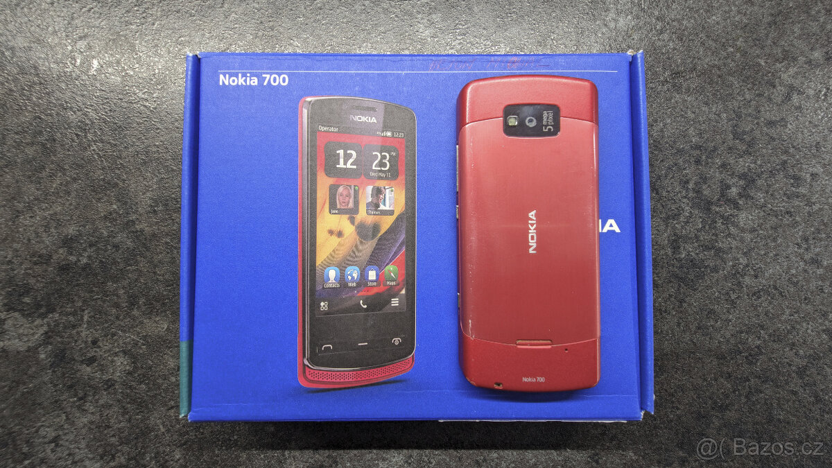 Nokia 700 červená - 2