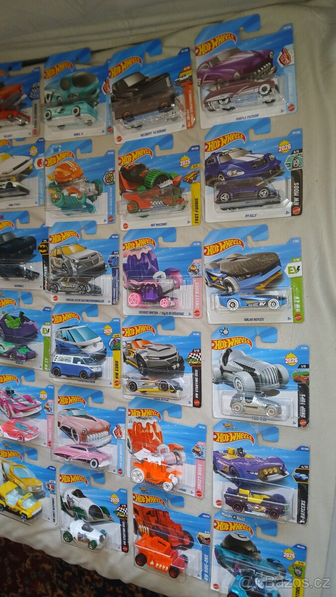 Hot wheels za 68 autíček - nerozbalené - 2
