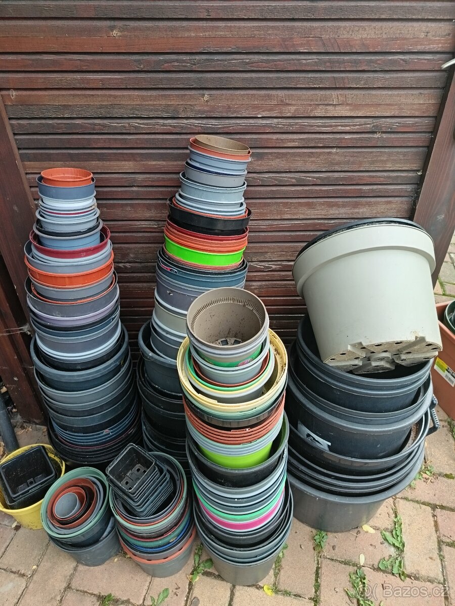 Květináče plastové - 2