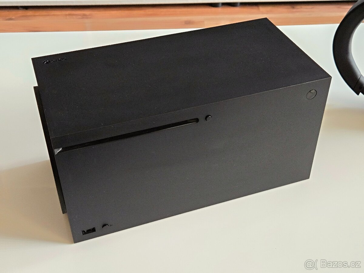 XBOX Series X + 4x ovladač + headset + hry - 2