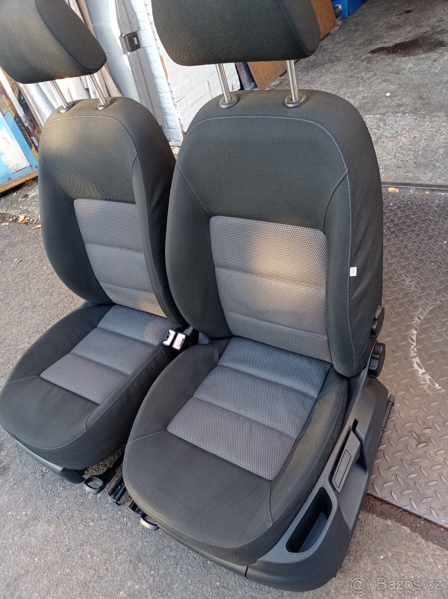 Škoda Octavia 2 sedadla pěkná s airbagy - 2