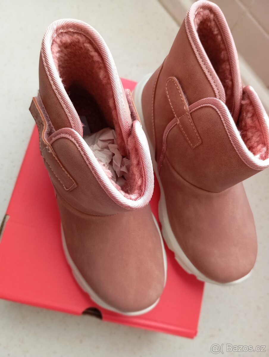 Zimní boty dívčí vel. 33 nové - 2