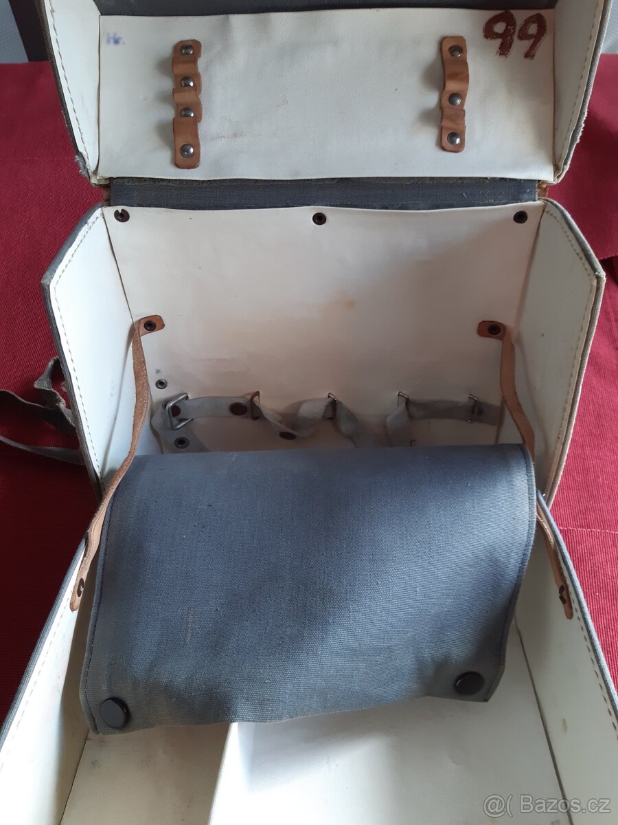 Stará brašna zdravotníka. - 2