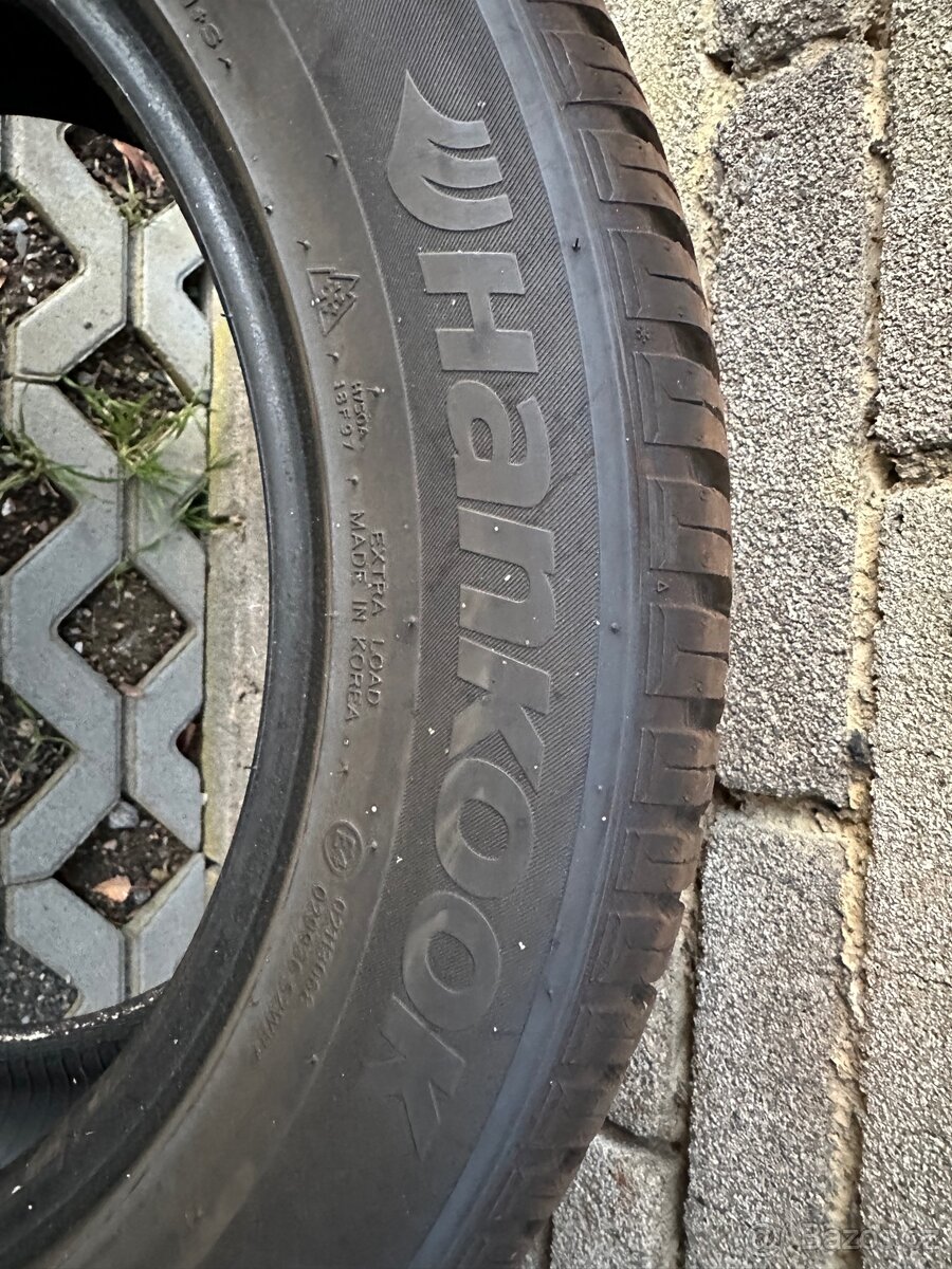 Rok staré celoroční pneu 235/55 R18 104 V - 2